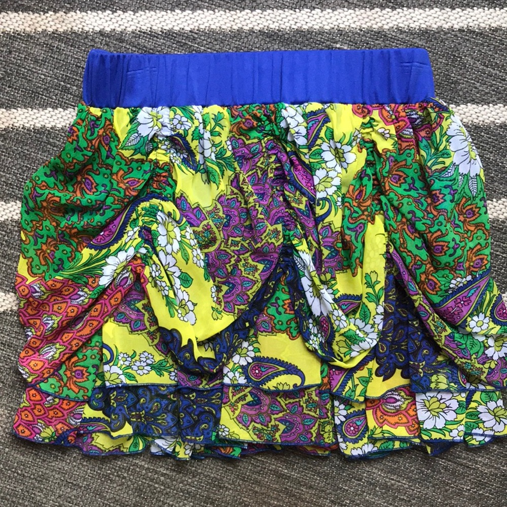 Skirt • Super fun and flowey!